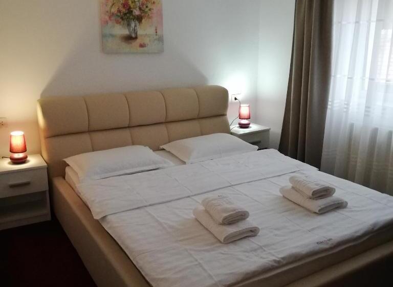 Люкс 2 Спальни, Guest House Piatra Craiului