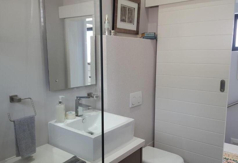 اتاق لوکس, Yadah Guest House