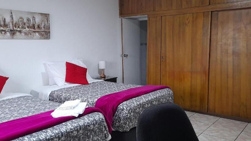 اتاق لوکس, Hospedaje De Lidia