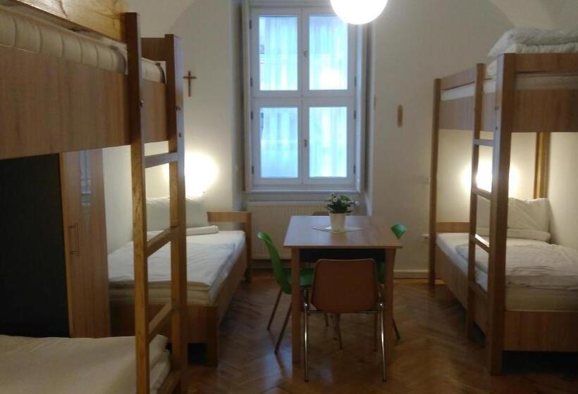 Семейный Номер, Ciszterci Szállás Pécs