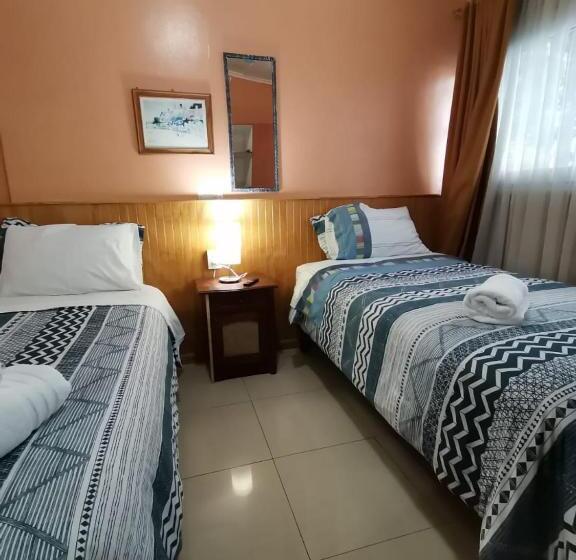 اتاق استاندارد سه تخته با سرویس بهداشتی مشترک, Hostal Las Heras