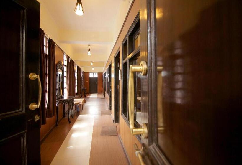 디럭스 룸, Ashoka Naini Chalet