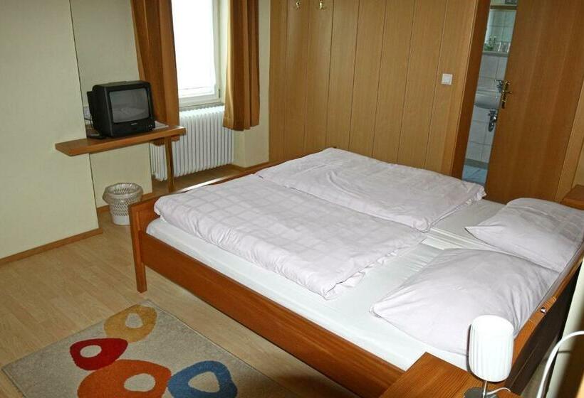 Номер Стандарт, Stiftsgasthof Hochburg
