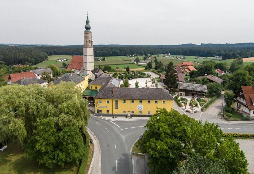 Номер Стандарт, Stiftsgasthof Hochburg