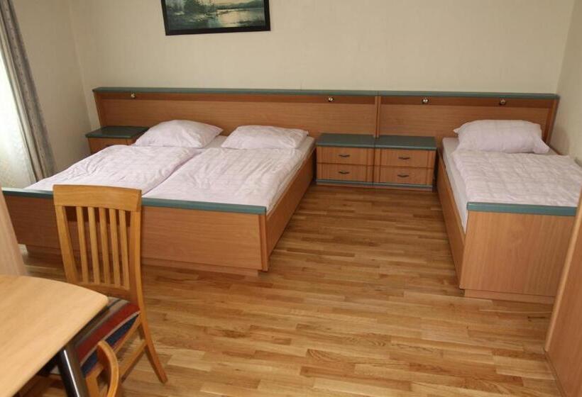 Номер Стандарт Трехместный, Stiftsgasthof Hochburg