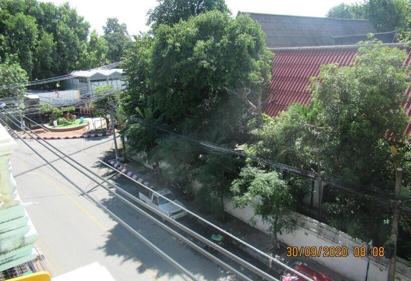 Кровать в Общей Комнате, Jay Guesthouse And Restaurant