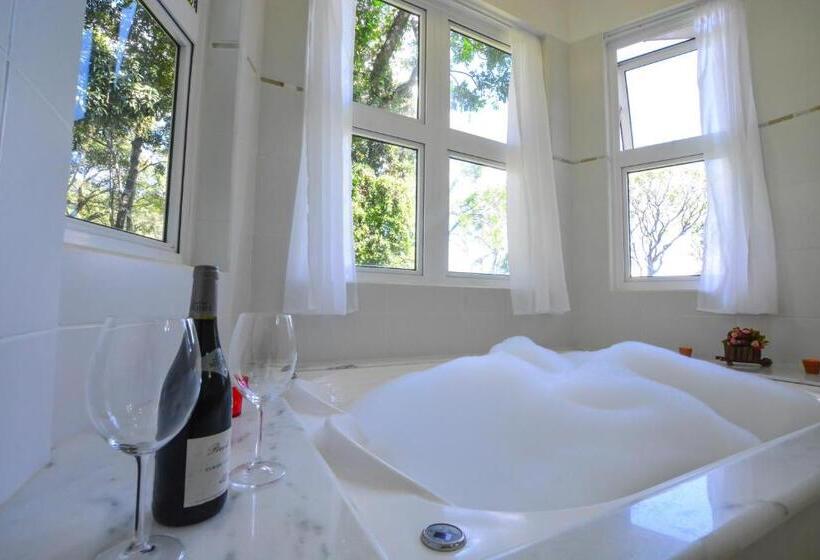 Люкс с гидромассажем, La Réserve Suites