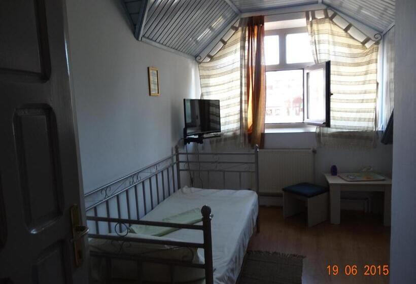스탠다드 트리플 룸, Pensiunea Casa Harghita