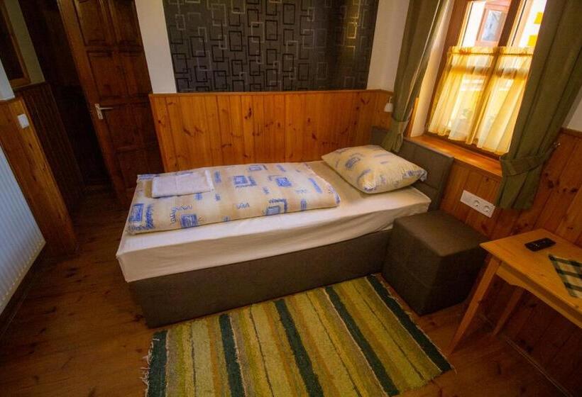 Номер Стандарт, Radics Panzió étterem és Pihenő Központ