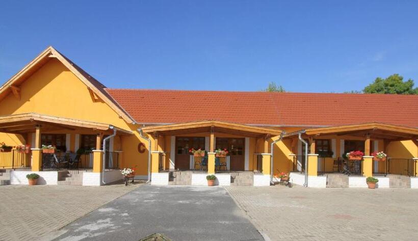 Номер Стандарт с Террасой, Radics Panzió étterem és Pihenő Központ