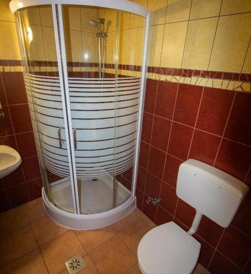 Четырехместный Номер Стандарт, Radics Panzió étterem és Pihenő Központ