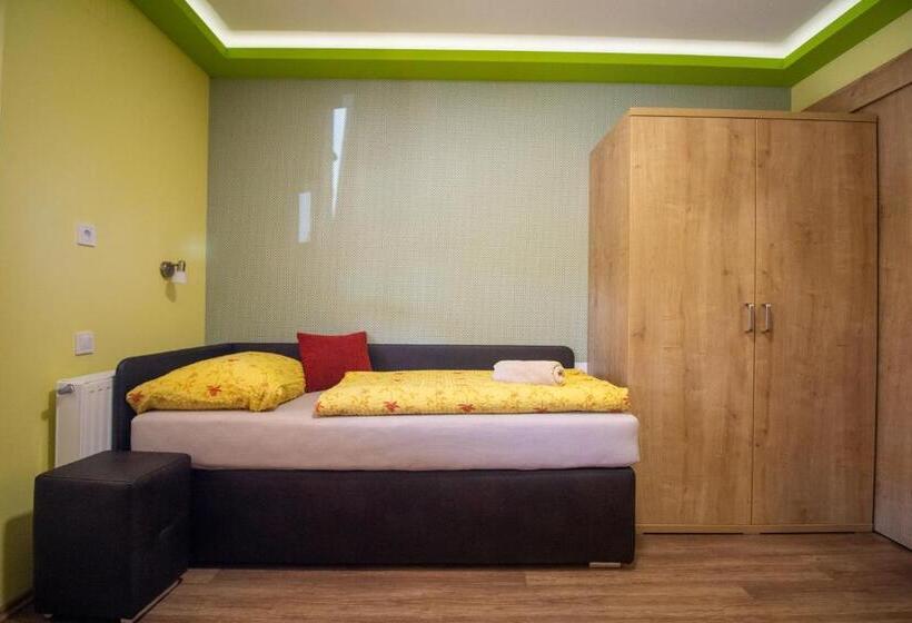 Номер Стандарт с Террасой, Radics Panzió étterem és Pihenő Központ