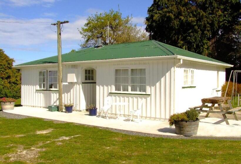 Дом 2 Спальни, Wacky Stays   Unique Farm Stay Glamping Rentals, Free Animal Feeding Tours