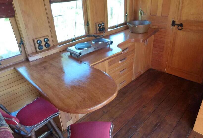Апартаменты 2 Спальни, Wacky Stays   Unique Farm Stay Glamping Rentals, Free Animal Feeding Tours