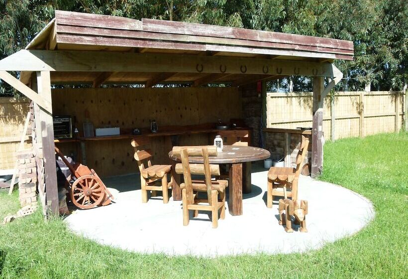 Дом 1 Спальня, Wacky Stays   Unique Farm Stay Glamping Rentals, Free Animal Feeding Tours