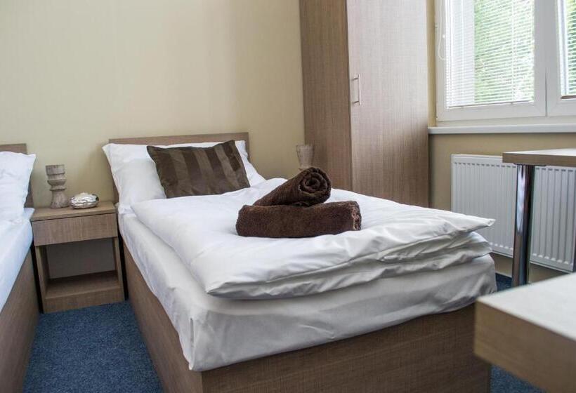 اتاق استاندارد چهار تخته, Penzion S Wellness Uherské Hradiště