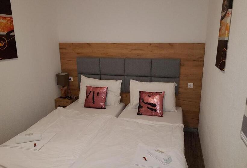 غرفة قياسية رباعية, Pension Central Semmering