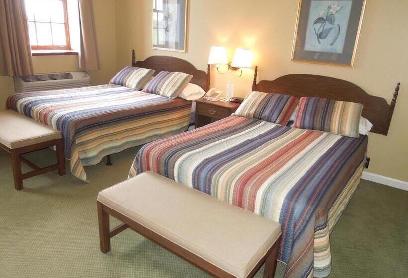 带2个双人床的标准工作室, Guest Quarters At The Bridges Golf Club