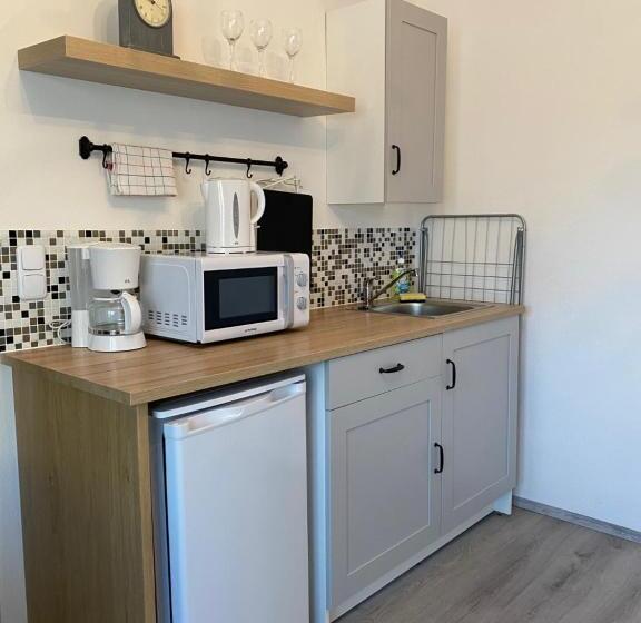 استودیوی استاندارد, Helenental Pension & Apartments
