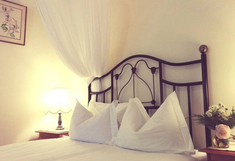 Номер Стандарт Вид на Сад, Saxecoburg Lodge