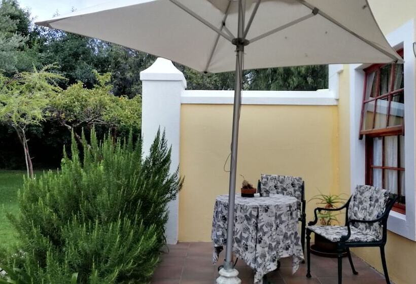 Номер Стандарт Вид на Бассейн, Saxecoburg Lodge