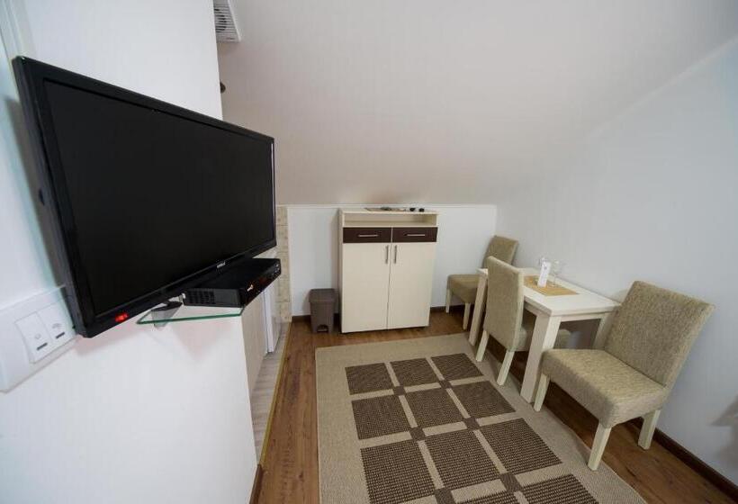استودیوی استاندارد, Apartments Pavićević