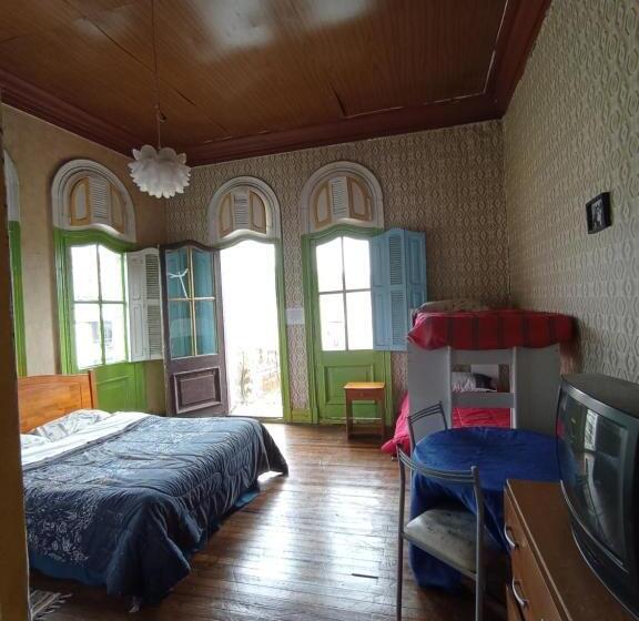 스탠다드 트리플 룸, Hostal Del Gato