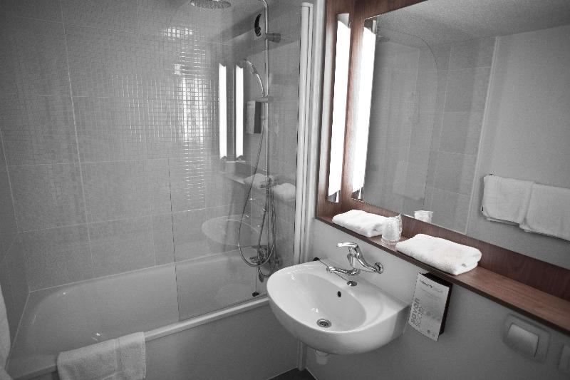 اتاق استاندارد با تخت بزرگ برای معلولان, Holiday Inn & Suites Saigon Airport, An Ihg