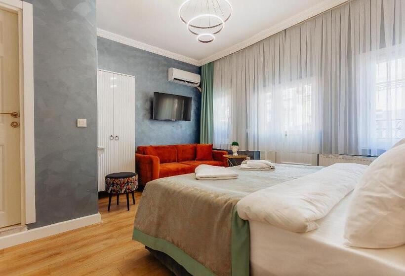 Трехместный Номер Стандарт с Балконом, Taksim Bi Center Suites