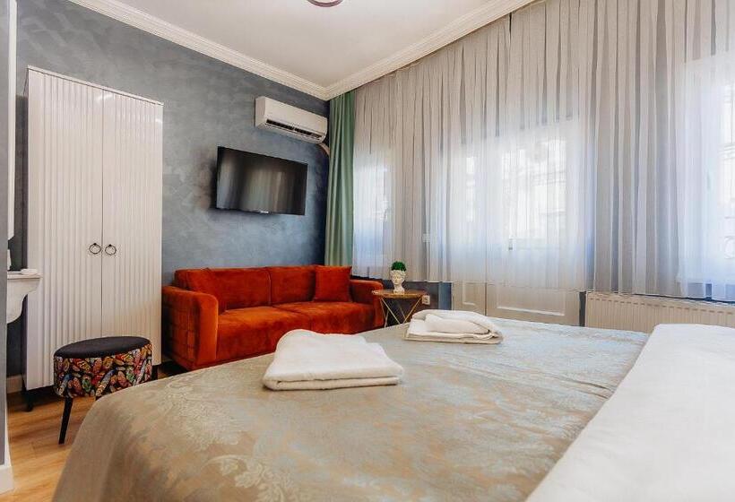 Трехместный Номер Стандарт с Балконом, Taksim Bi Center Suites