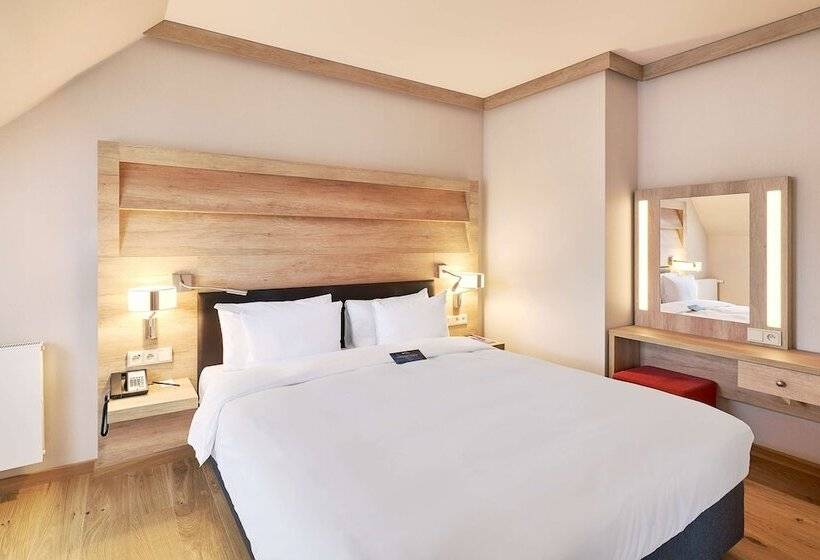 Полулюкс, Radisson Blu Hotel & Residences
