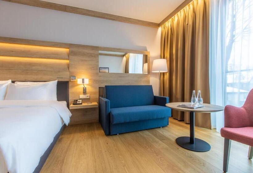 Семейный Номер Вид на Горы, Radisson Blu Hotel & Residences