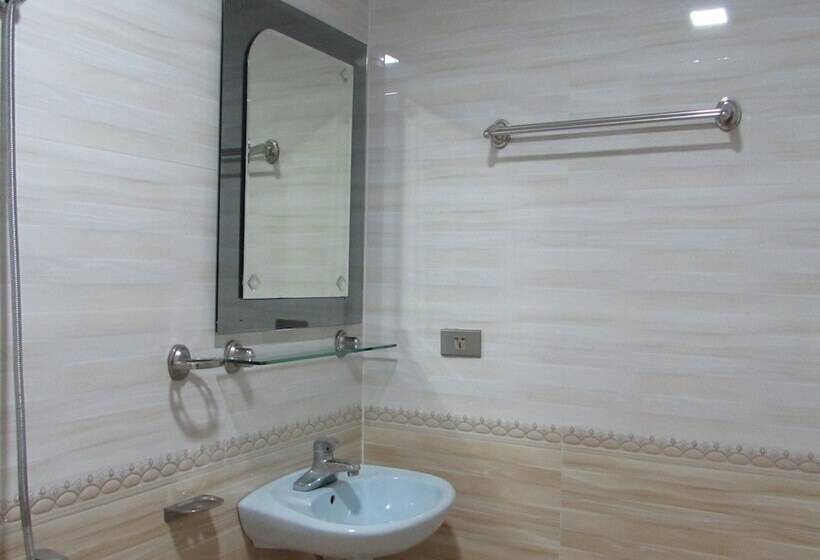 اتاق استاندارد با بالکن, Viet Nhat Halong Hotel   Bai Chay