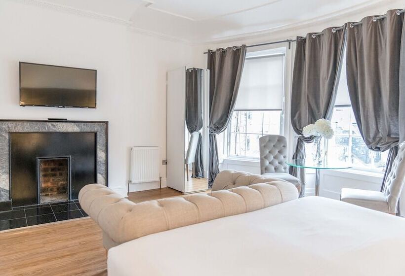 استودیوی استاندارد, Edinburgh Castle Apartments