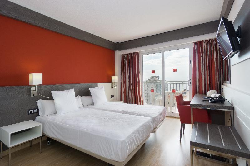 Семейный Номер Вид на Бассейн, Medplaya Hotel Santa Monica