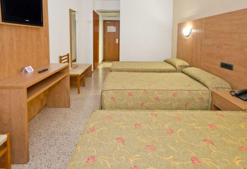 Habitación Triple Estándar Vista Piscina, President
