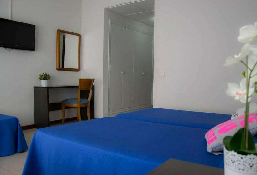 Standard Triple Room with Terrace, Safari