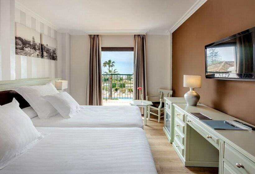 Номер Deluxe Вид на Бассейн, Barcelo Isla Canela