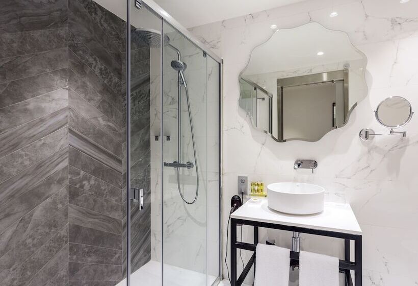Семейный Номер, Eurostars Puerta Real