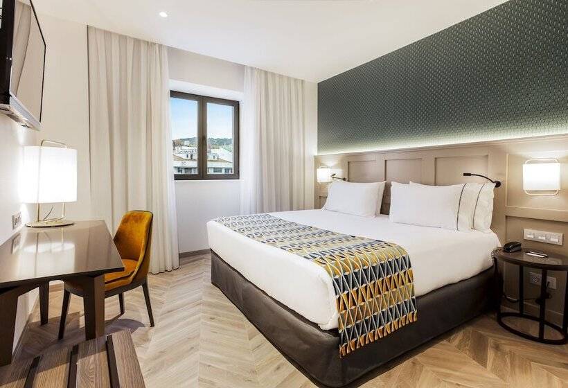Номер Стандарт, Eurostars Puerta Real