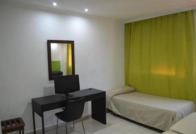 اتاق استاندارد سه نفره, Miramar