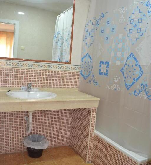 اتاق استاندارد سه نفره, Miramar