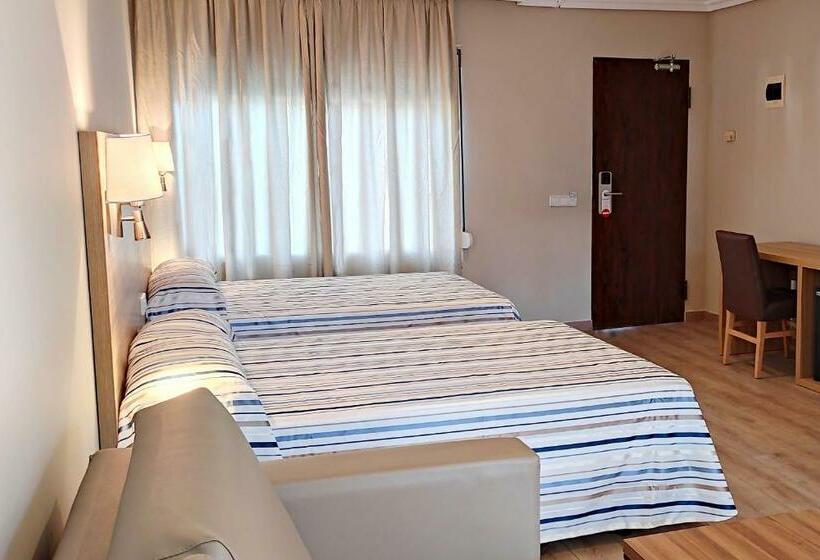 اتاق سوپریور با بالکن, Best Osuna