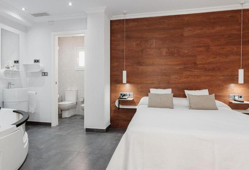 Suite Presidencial, Los Delfines