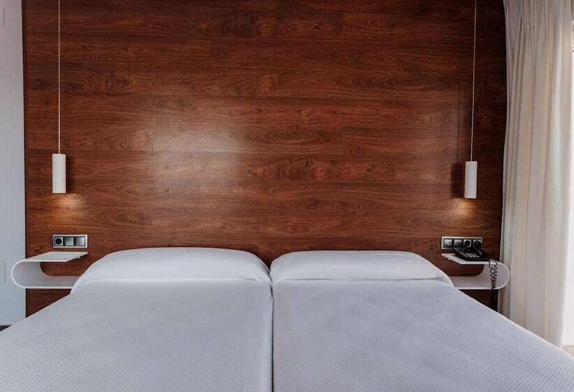 Habitación Estándar con Terraza, Los Delfines