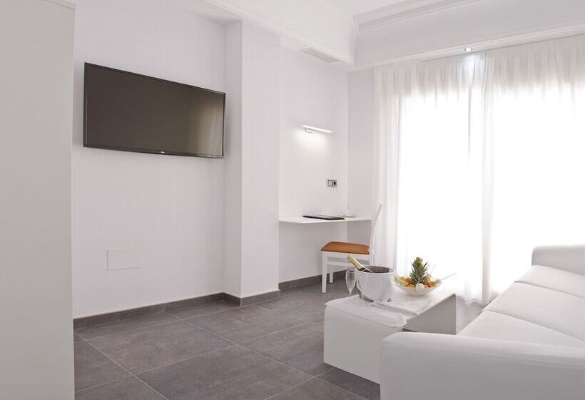 Habitación Estándar con Terraza, Los Delfines