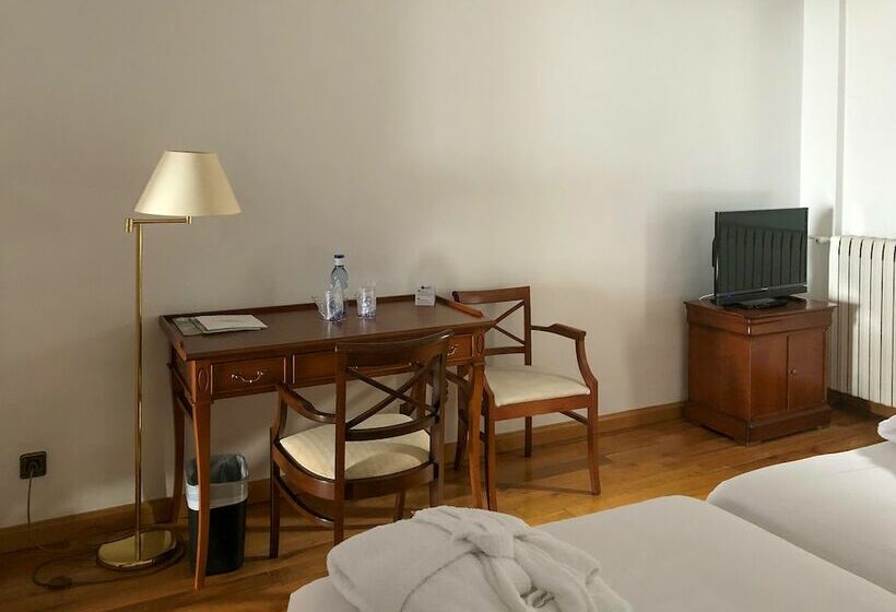 غرفة قياسية ثلاثية, Meliá de Tredós