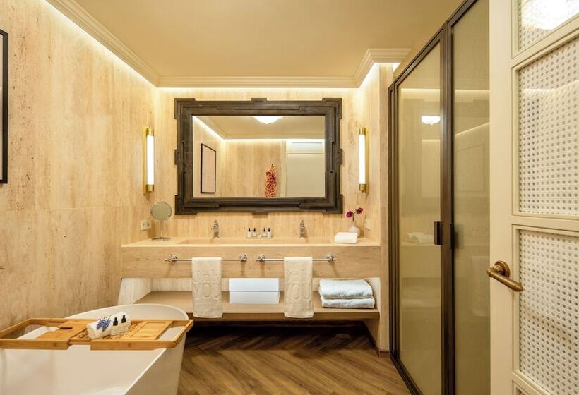 سوییت جونیور اجرایی, Only You Hotel Sevilla