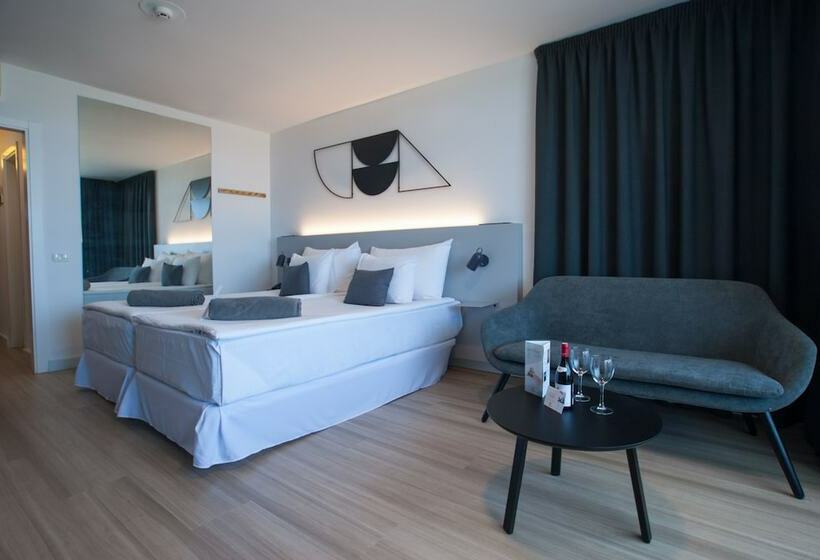 Полулюкс Вид на Бассейн, Coral Suites & Spa - Adults Only
