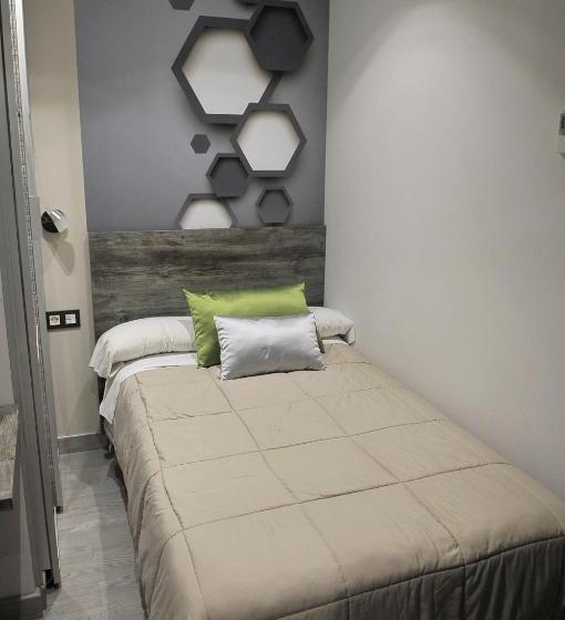 اتاق استاندارد یک نفره, Hostal Barcelona